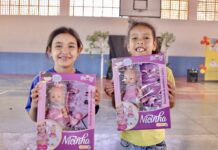 Vereadores acompanham entrega de brinquedos em escolas rurais de Anastácio
