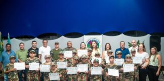 Compromisso com o Futuro: Legislativo de Anastácio Marca Presença na Formatura do Florestinha