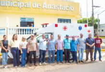Vereadores e Prefeito entregam nova ambulância para reforçar atendimento em Anastácio