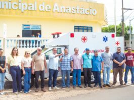 Vereadores e Prefeito entregam nova ambulância para reforçar atendimento em Anastácio