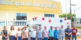 Vereadores e Prefeito entregam nova ambulância para reforçar atendimento em Anastácio