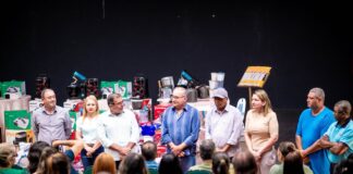 Legislativo presente: Entrega de materiais escolares reforça investimentos na Educação de Anastácio
